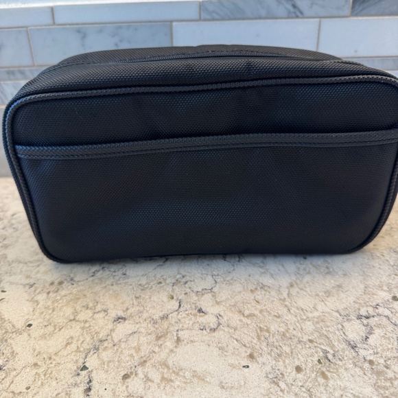 Fossil Travel Toiletry Bag in black stylish practical accessory perfect for men - Picture 6 of 13